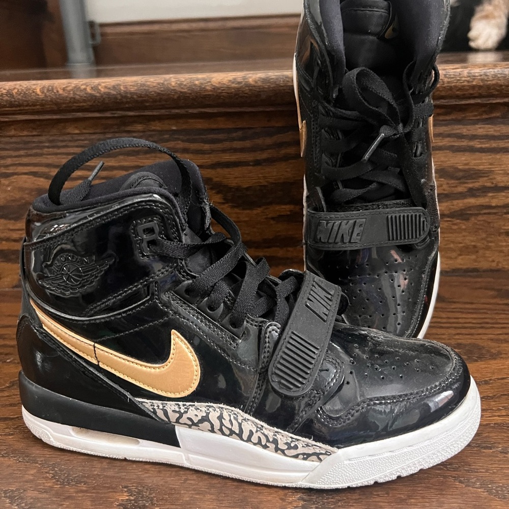 Nike Jordan Legacy 312 Black Patent size youth 5.5/womens 7